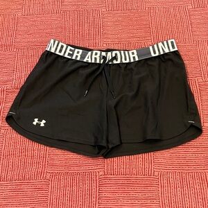 Under Armour women’s medium black Training / running Shorts